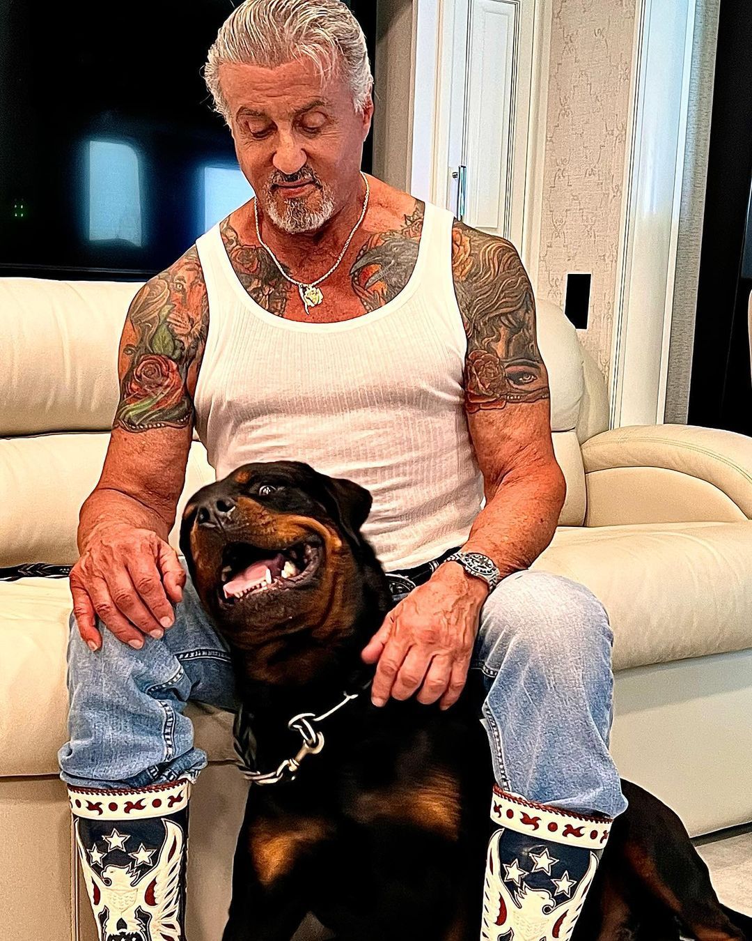 Sylvester stallone tatuaje perro